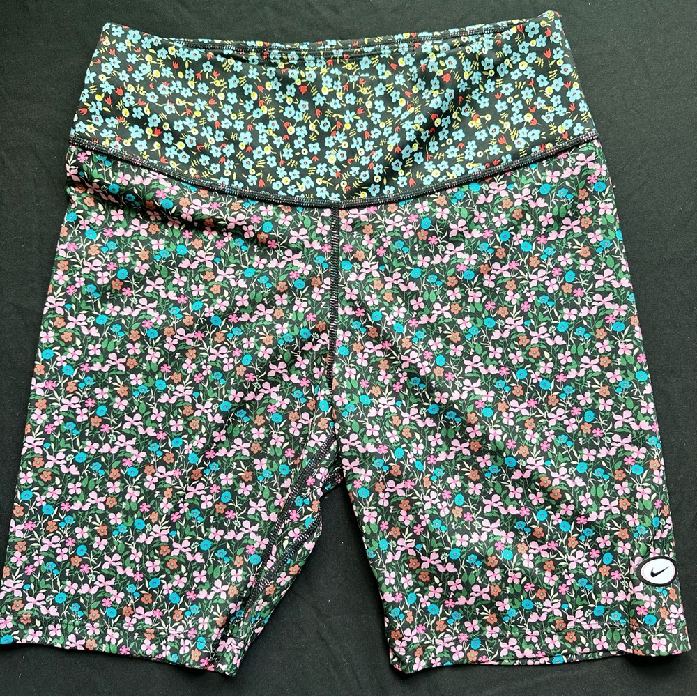 Nike Dri-Fit Women’s Biker Shorts Floral Size Medium